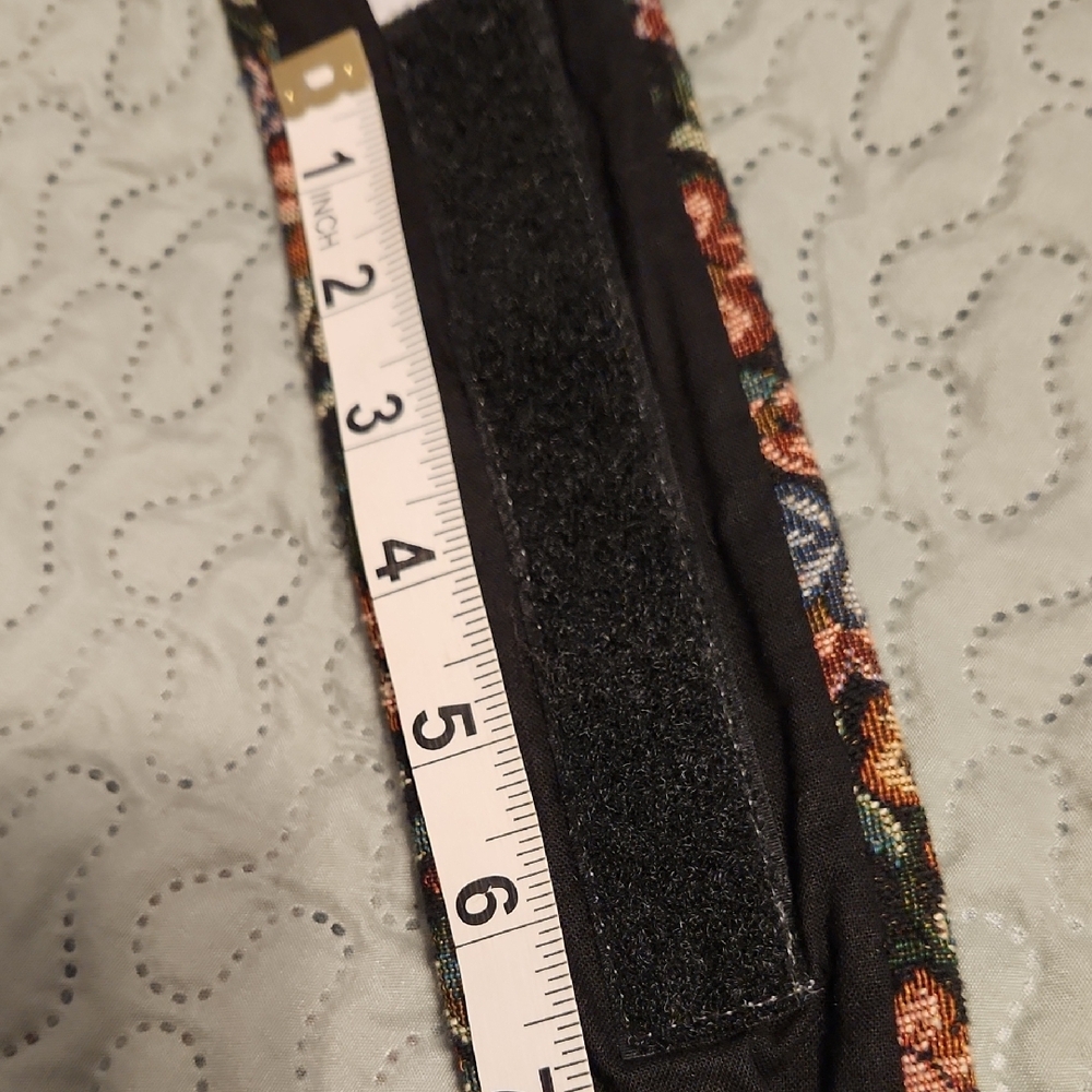 Floral Embroidered Cross Velcro Belt - Picture 9 of 10